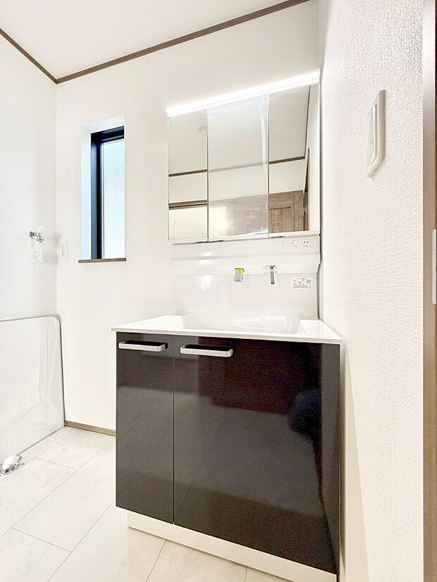 【洗面台・洗面所】■朝の準備がスムーズにできる広さです