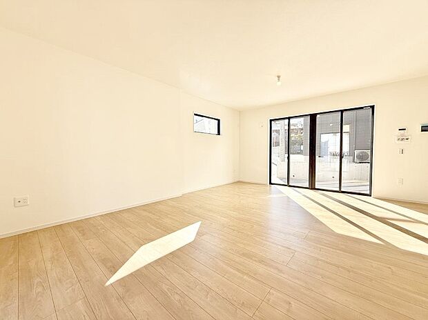 【リビング】■家族の時間を彩る、快適で癒される空間