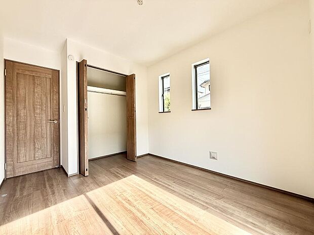 【洋室】■豊富な収納でスッキリしたお部屋に!