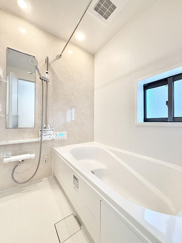 【浴室】■一日の疲れを癒す、心落ち着く空間です