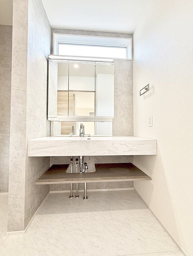 【洗面台・洗面所】■明るい洗面所は毎朝の歯磨きも楽しくできちゃいそうです♪