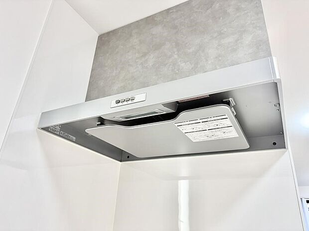 【レンジフード】■フードに覆われている為、匂いが換気扇に誘導され、効率的に排煙ができます  ■調理時の蒸気や匂いが換気扇に誘導され、効率的に排煙ができます。  