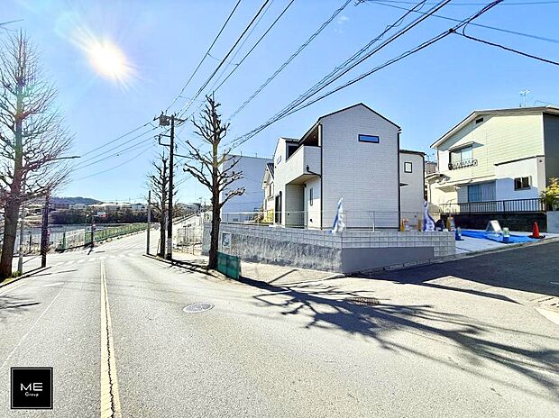 【前面道路含む現地写真】■優雅なラインが、毎日を引き立てます