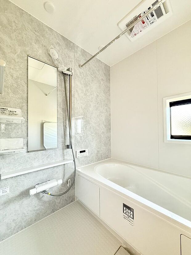 【浴室】■一日の疲れを癒す、心落ち着く空間です