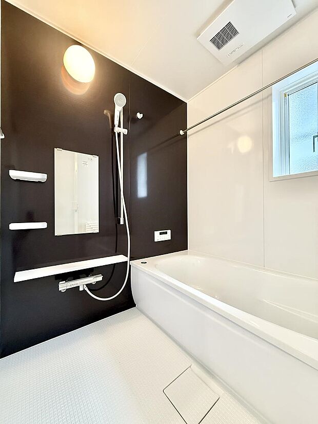 【浴室】■一日の疲れを癒す、心落ち着く空間です