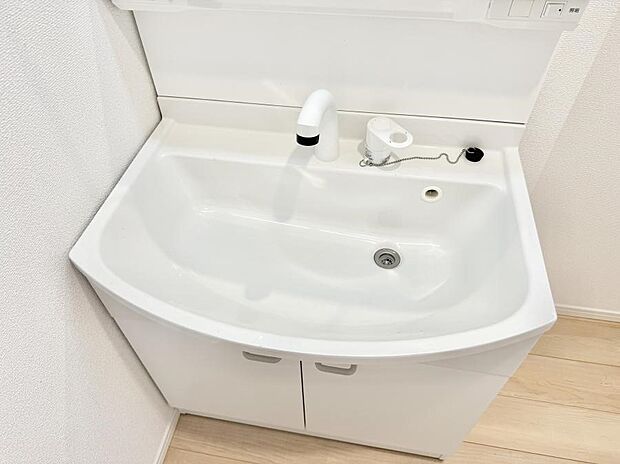 【ハンドシャワー付洗面台】■手洗いや顔を洗う時も快適に使える便利なシャワー