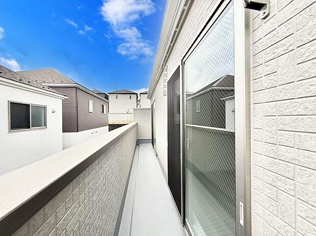 【バルコニー】■ 自然を身近に感じる、開放的なバルコニー