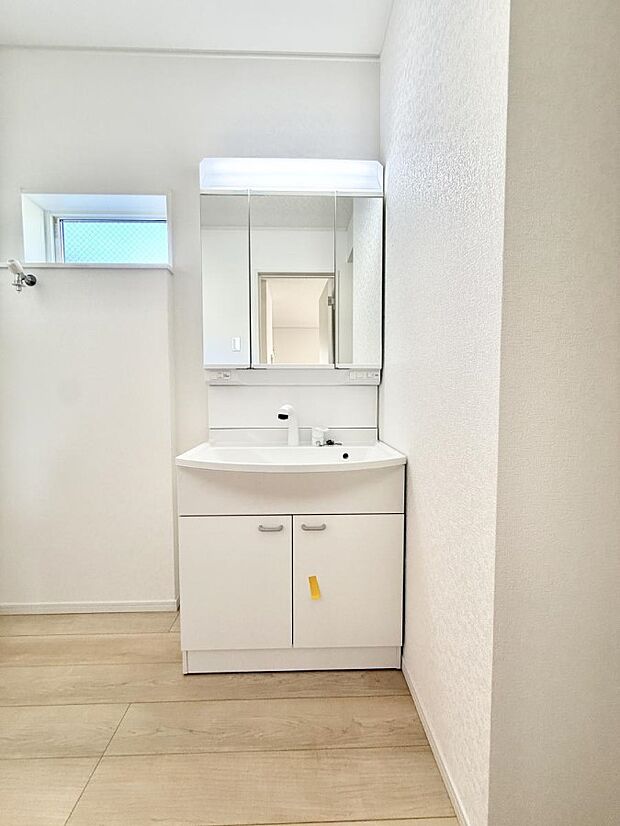 【洗面台・洗面所】■明るい洗面所は毎朝の歯磨きも楽しくできちゃいそうです♪