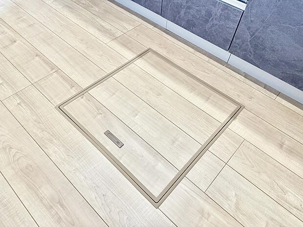 【床下収納】■隠れた収納スペースで家全体がスッキリ