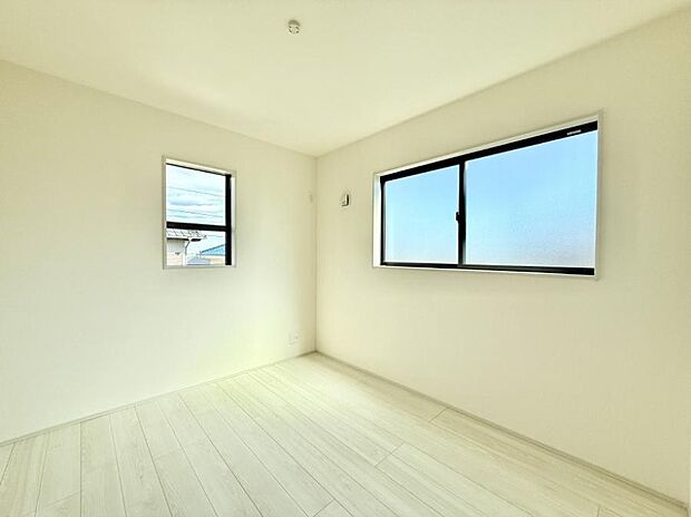 【洋室】■2面採光で明るい居室！