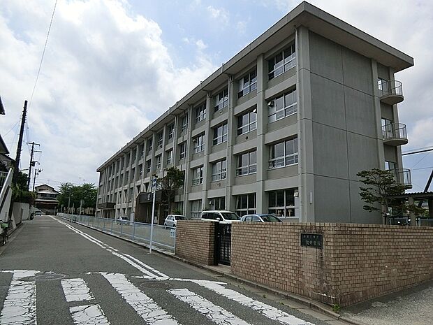 横須賀市立鷹取中学校（約1,800m・徒歩23分）