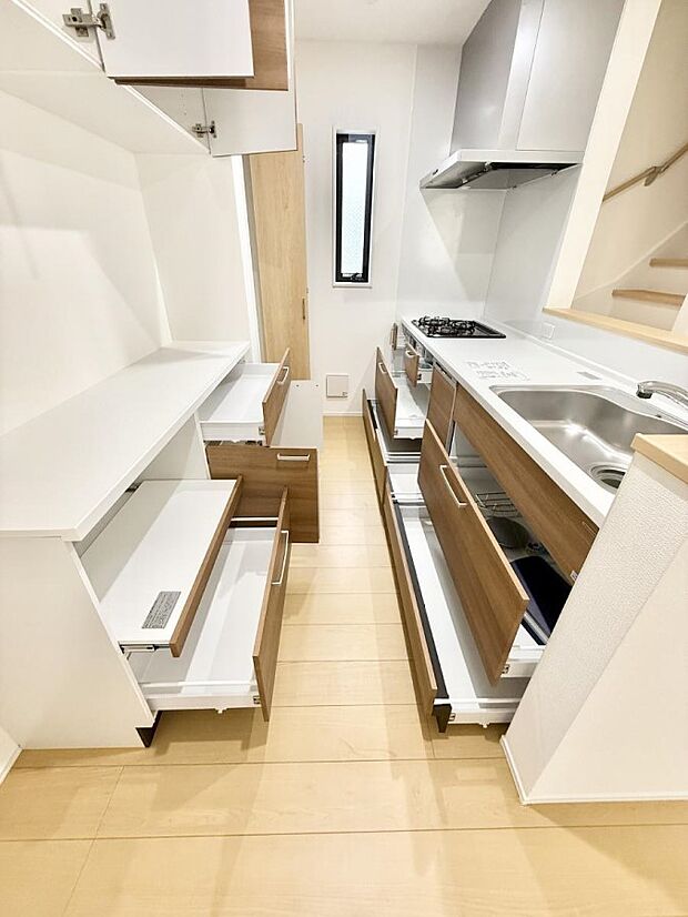 【キッチン】■家族の絆を深める、温もりのあるキッチン