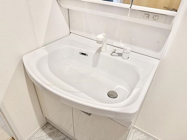 【ハンドシャワー付洗面台】■手洗いや顔を洗う時も快適に使える便利なシャワー