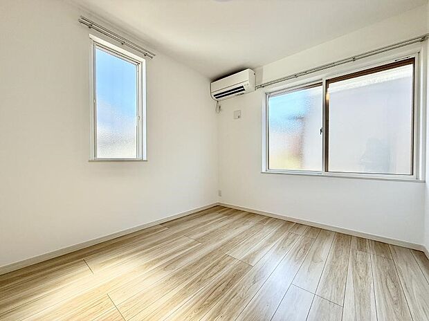 【洋室】■2面採光で明るい居室！