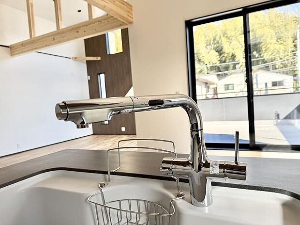 【浄水器】■清潔でおいしい水を手軽に供給してくれます