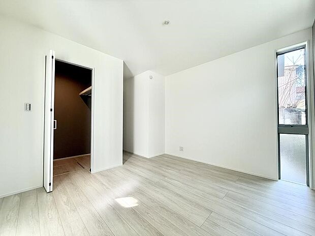 【リビング以外の居室】広いクローゼット、収納は多い方が嬉しいですね！  