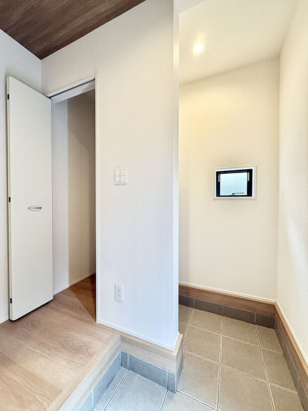 【玄関】■欲しかったシューズインクローク！雨具や三輪車、ベビーカーも置けます