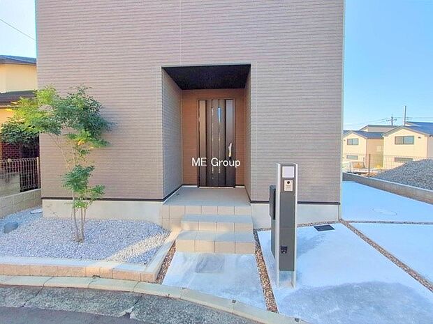【玄関】玄関はお家の顔！玄関アプローチでお客様をお迎え！    