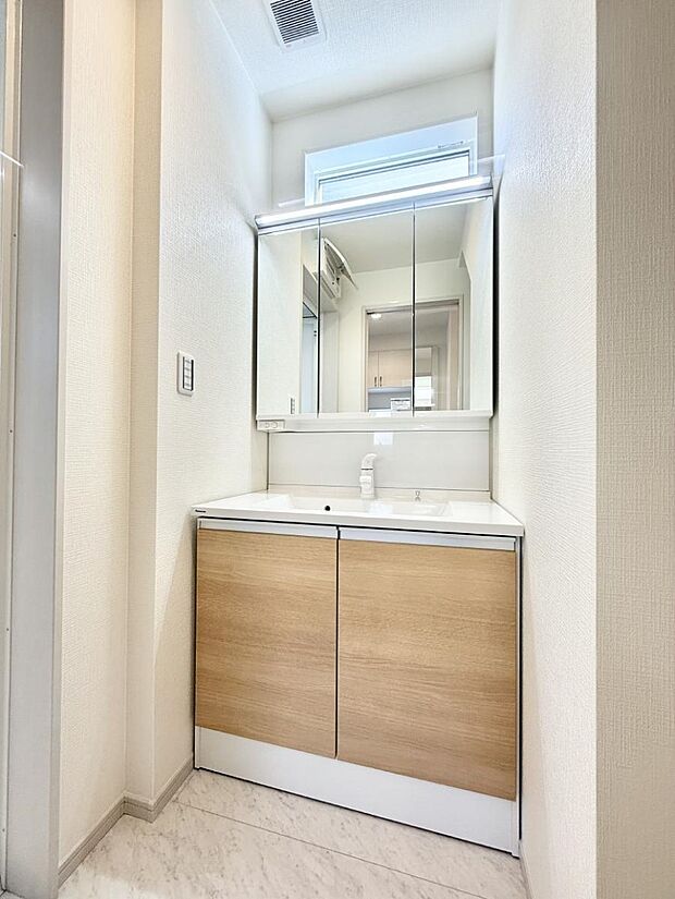 【洗面台・洗面所】■朝の準備がスムーズにできる広さです