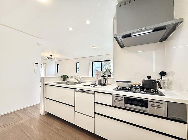 【キッチン】明るさと開放感たっぷりなキッチン！  