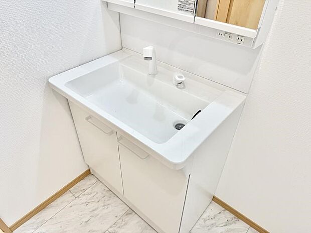 【ハンドシャワー付洗面台】■手洗いや顔を洗う時も快適に使える便利なシャワー