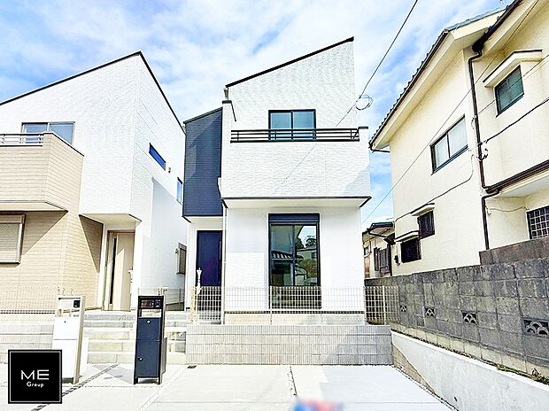 【現地外観写真】■暮らしを彩る充実した設備仕様が備わった住まい