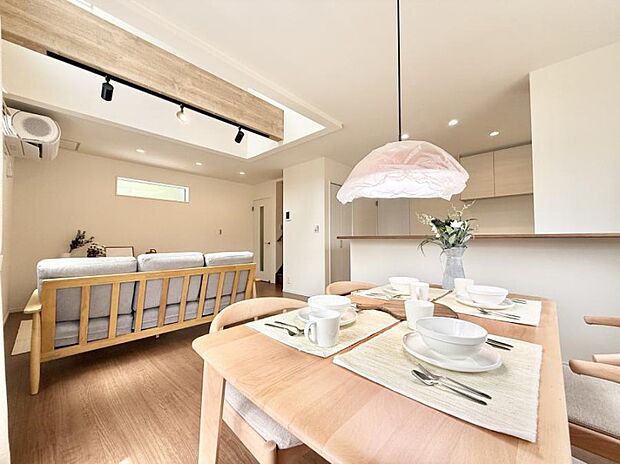 【ダイニング】■温もりを感じる、居心地のいいリビング