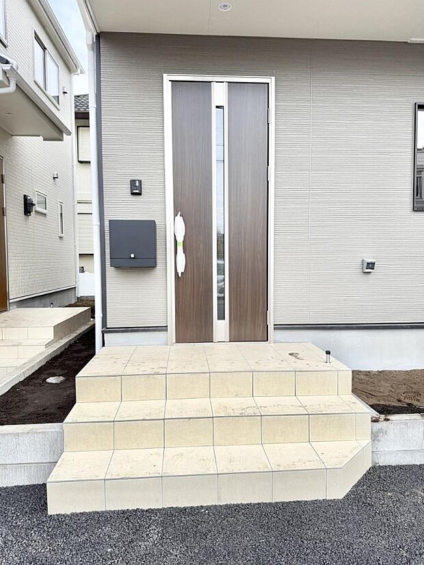 【玄関】■玄関はお家の顔!おしゃれな玄関アプローチでお客様をお迎え!