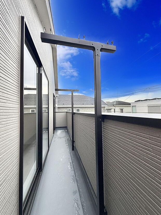 【バルコニー】■お洗濯物がよく乾く陽当たり良好のバルコニーです!
