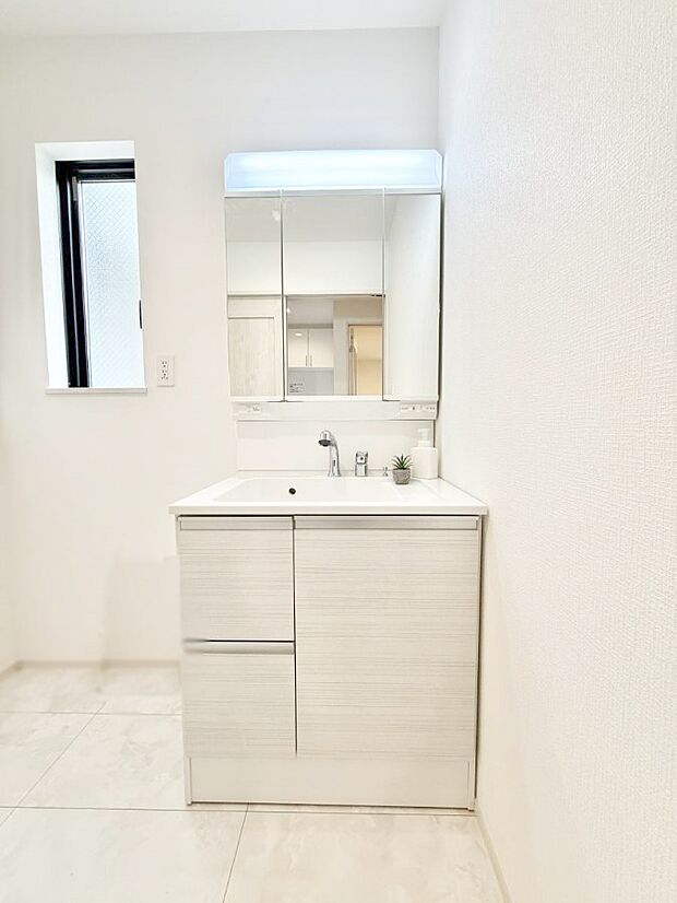 【洗面台・洗面所】■明るい洗面所は毎朝の歯磨きも楽しくできちゃいそうです♪