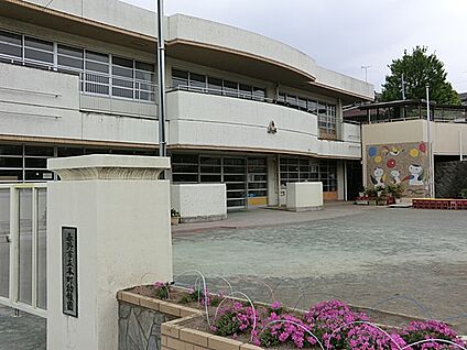秦野市立本町幼稚園 650m(9分)