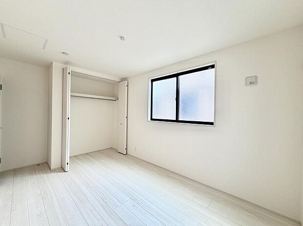 【寝室】■広いクローゼット、収納は多い方が嬉しいですね!