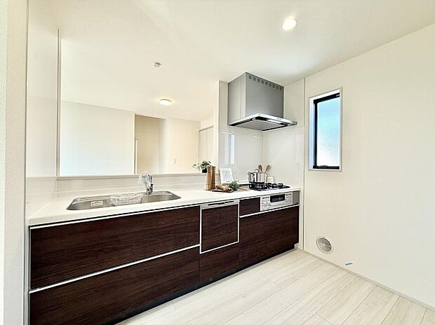 【ダイニングキッチン】■会話が深まる対面キッチン!家族との会話がはずみます!