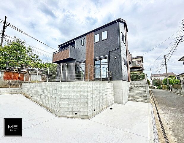 【現地外観写真】1号棟  ■暮らしを豊かにする充実した仕様設備で快適に