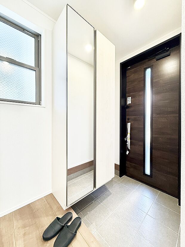 【玄関】■ ここから始まる一日、すっきり整った玄関