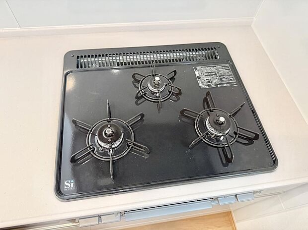 【3口ガスコンロ】■一度に多くの料理ができ便利で効率的