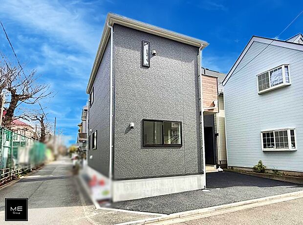 【現地外観写真】■家族が笑顔で集まる温かな住まい