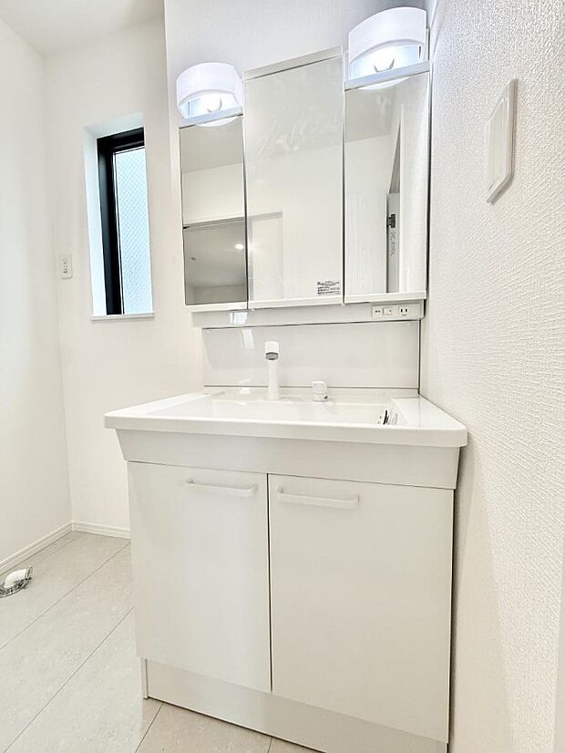 【洗面台・洗面所】■朝の準備がスムーズにできる広さです