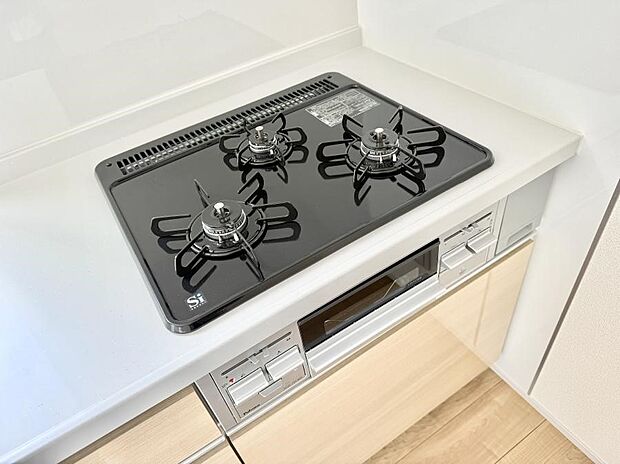 【3口ガスコンロ】■一度に多くの料理ができ便利で効率的