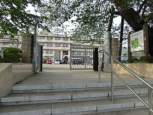 秦野市立東小学校（約2,300m・徒歩29分）