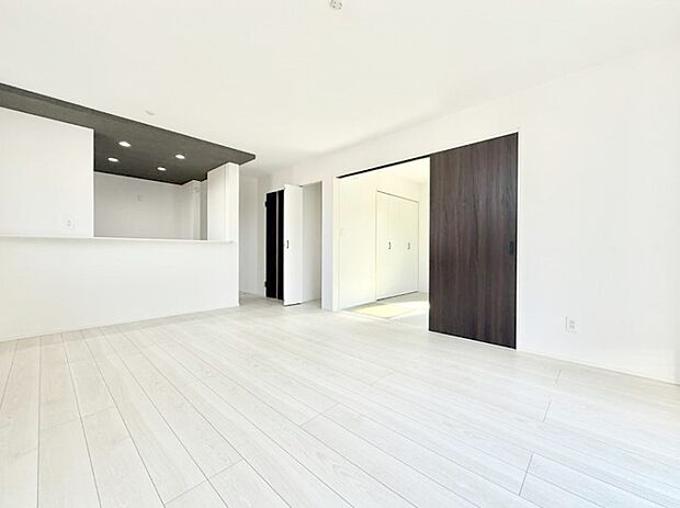 【リビングダイニング】■シンプルだけど贅沢、大切な人と過ごす心がほどける空間