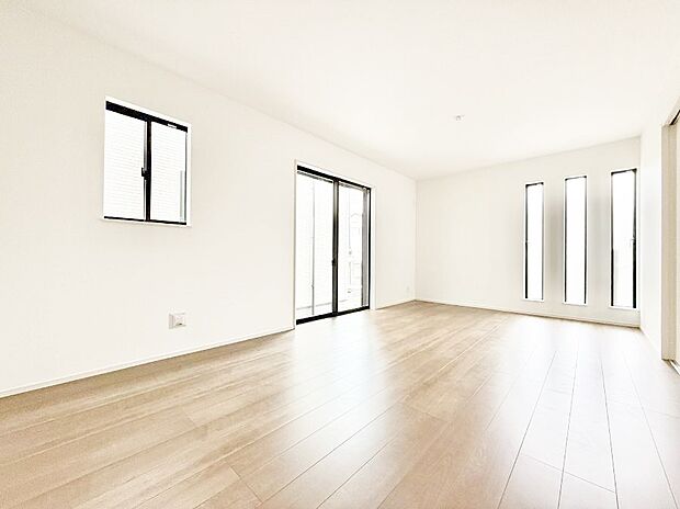 【リビングダイニング】■陽ざしが射し込む明るいLDK  