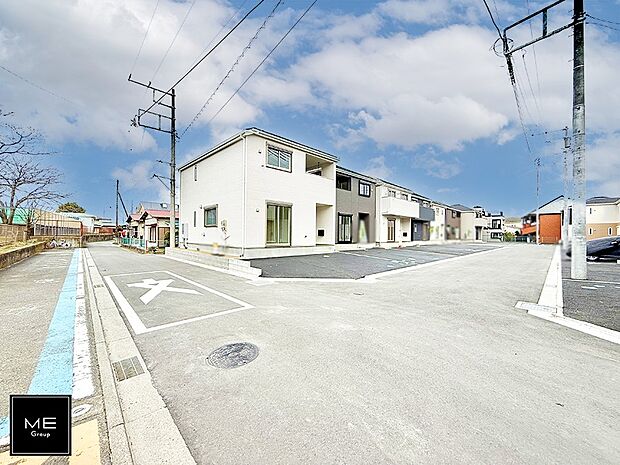 【前面道路含む現地写真】■優雅なラインが、毎日を引き立てます