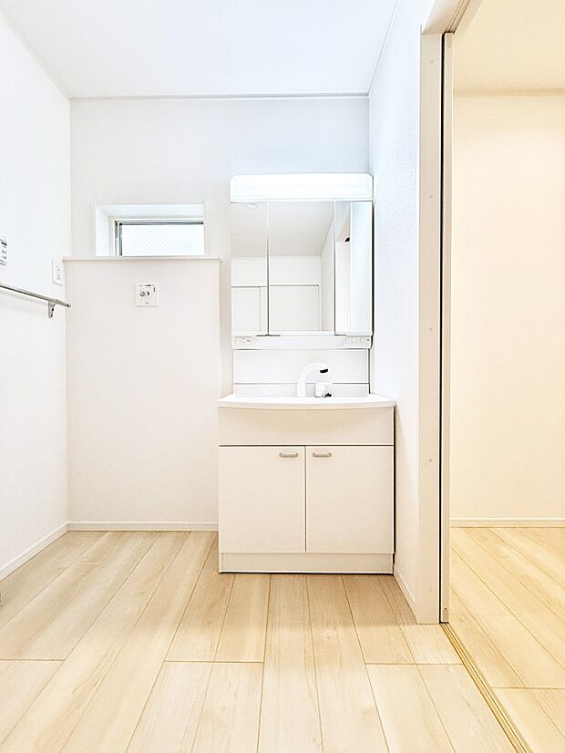 【洗面台・洗面所】■明るい洗面所は毎朝の歯磨きも楽しくできちゃいそうです♪