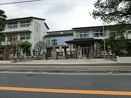 秦野市立本町小学校 650m(9分)