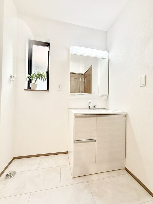 【洗面台・洗面所】■朝の準備がスムーズにできる広さです