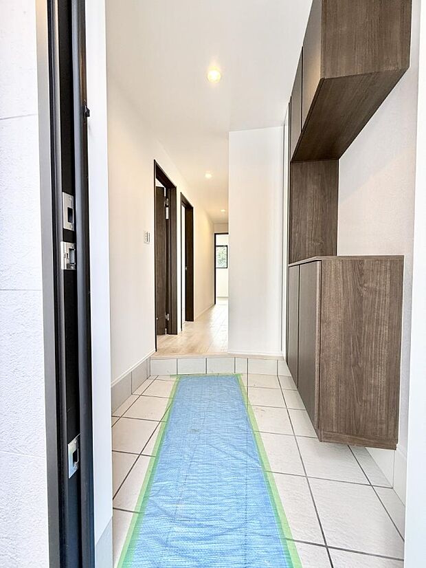 【玄関】■ ここから始まる一日、すっきり整った玄関