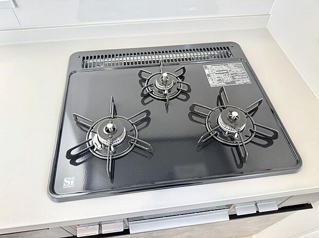 【3口ガスコンロ】■一度に多くの料理ができ便利で効率的