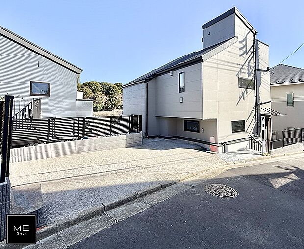 【現地外観写真】■家族が笑顔で集まる温かな住まい