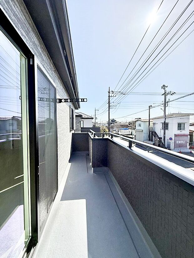 【バルコニー】■ 朝のコーヒーや夜の星空を楽しむ、癒しの場所